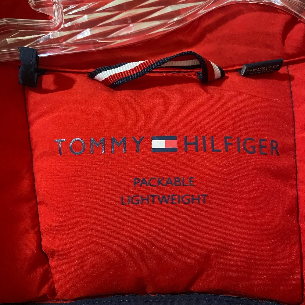 Tommy Hilfiger Women’s Red Packable Lightweight Hooded Puffer Jacket - Picture 5 of 13
